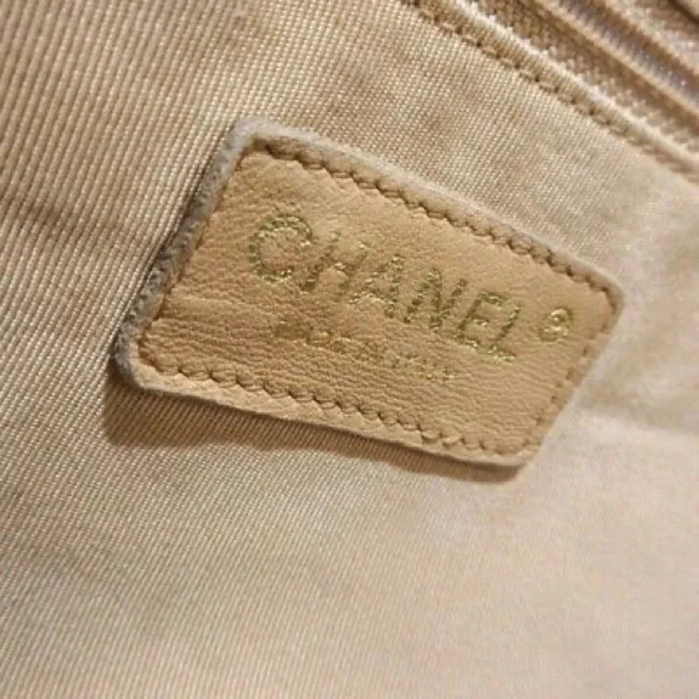 Vintage Chanel Beige Caviar Bowling Bag - Picture 6 of 12